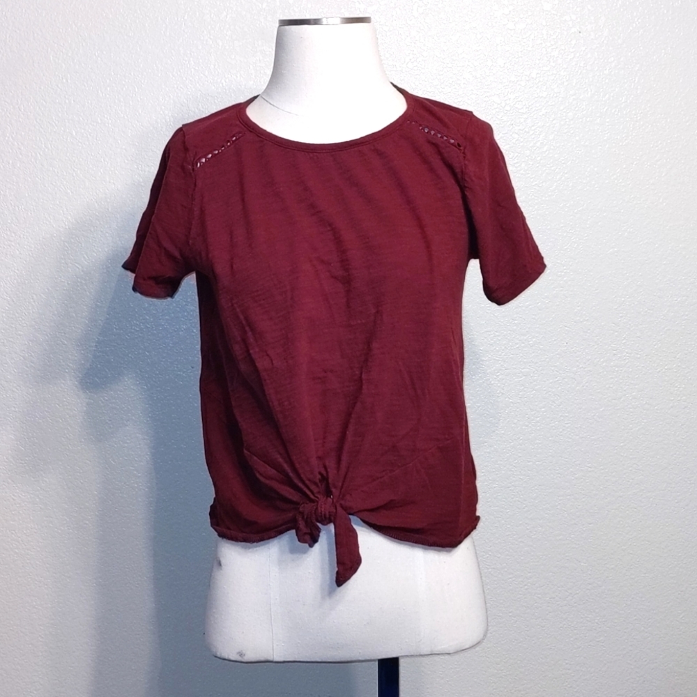 Maroon tie t-shirt
